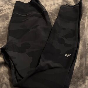 ALO Yoga Dark Camouflage Leggings